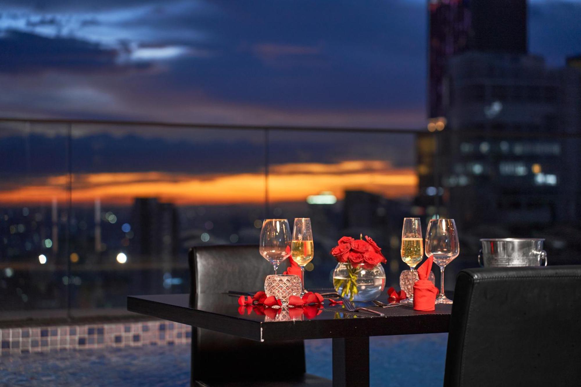 ไลวี อิงค์ โฮเต็ล แอนด์ เรสซิเดนซ์ Hotel พนมเปญ ภายนอก รูปภาพ