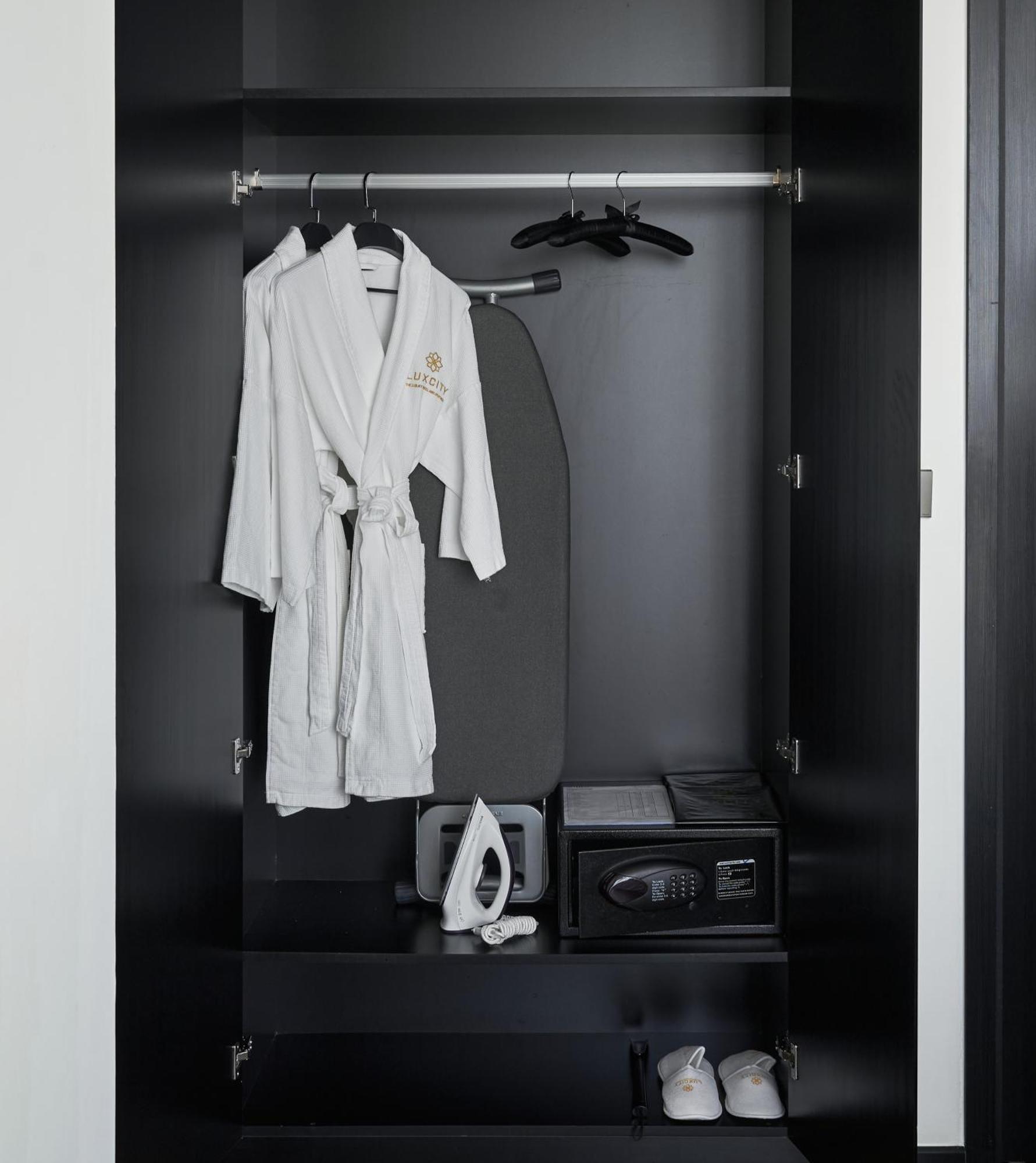 ไลวี อิงค์ โฮเต็ล แอนด์ เรสซิเดนซ์ Hotel พนมเปญ ภายนอก รูปภาพ