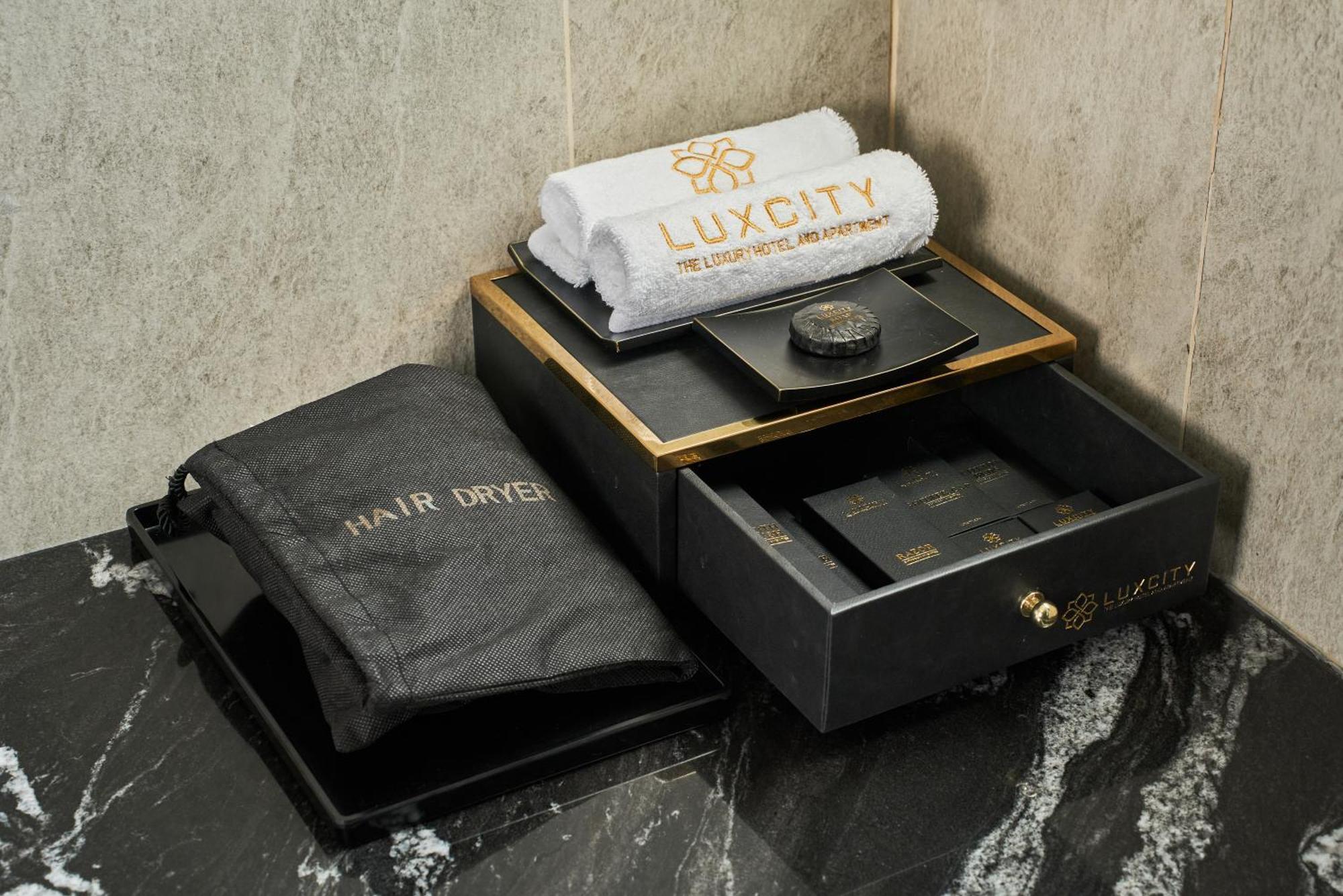 ไลวี อิงค์ โฮเต็ล แอนด์ เรสซิเดนซ์ Hotel พนมเปญ ภายนอก รูปภาพ
