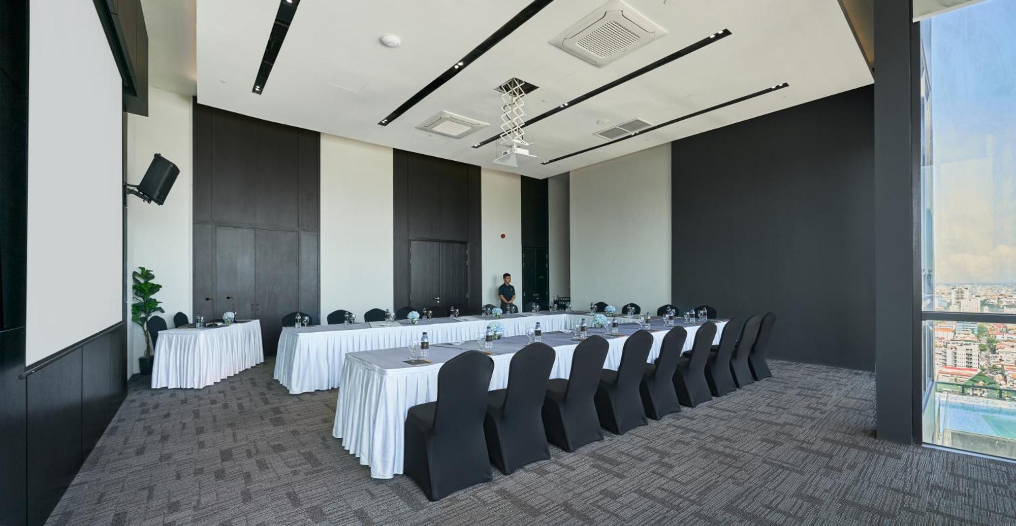 ไลวี อิงค์ โฮเต็ล แอนด์ เรสซิเดนซ์ Hotel พนมเปญ ภายนอก รูปภาพ