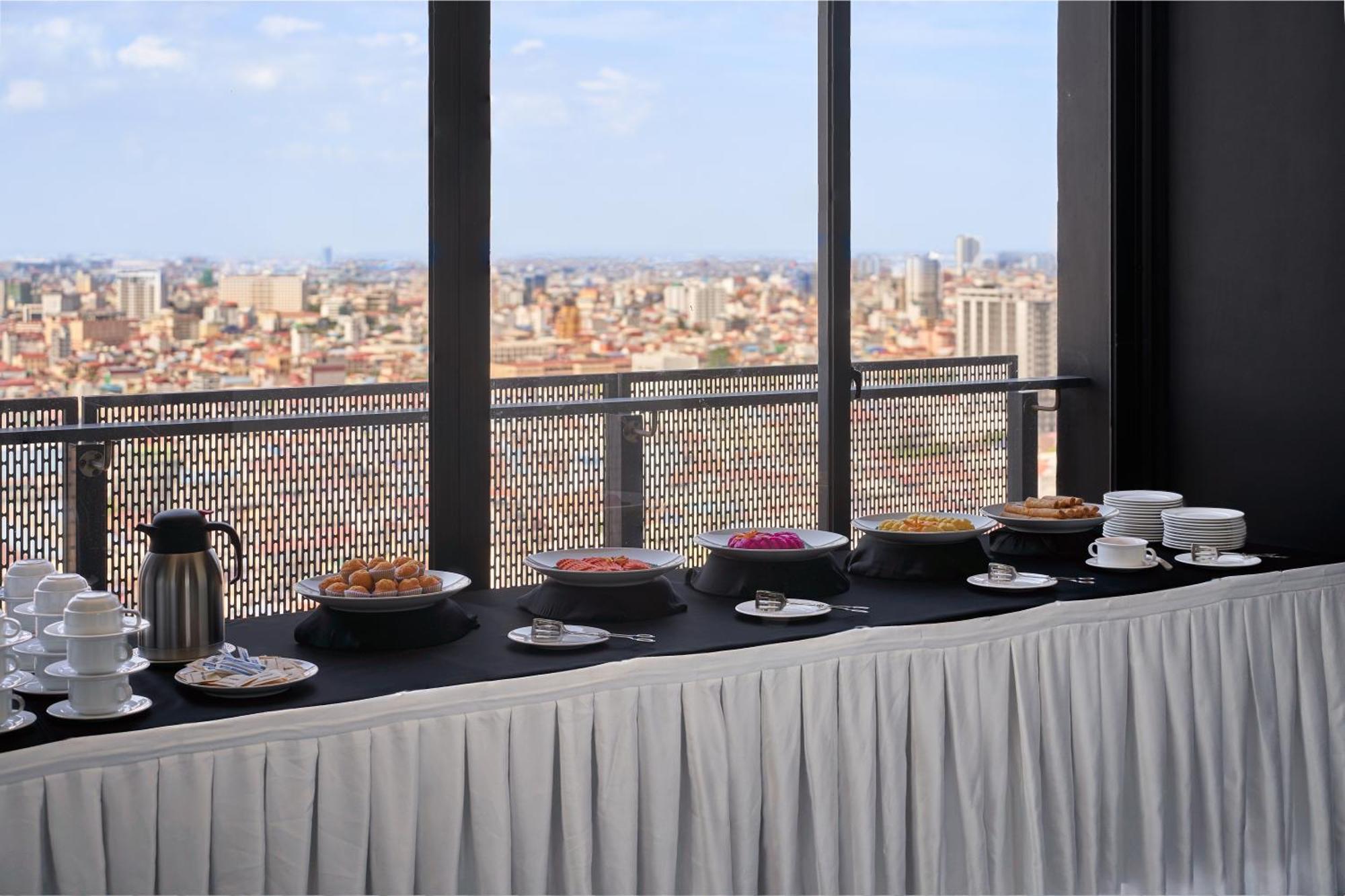 ไลวี อิงค์ โฮเต็ล แอนด์ เรสซิเดนซ์ Hotel พนมเปญ ภายนอก รูปภาพ