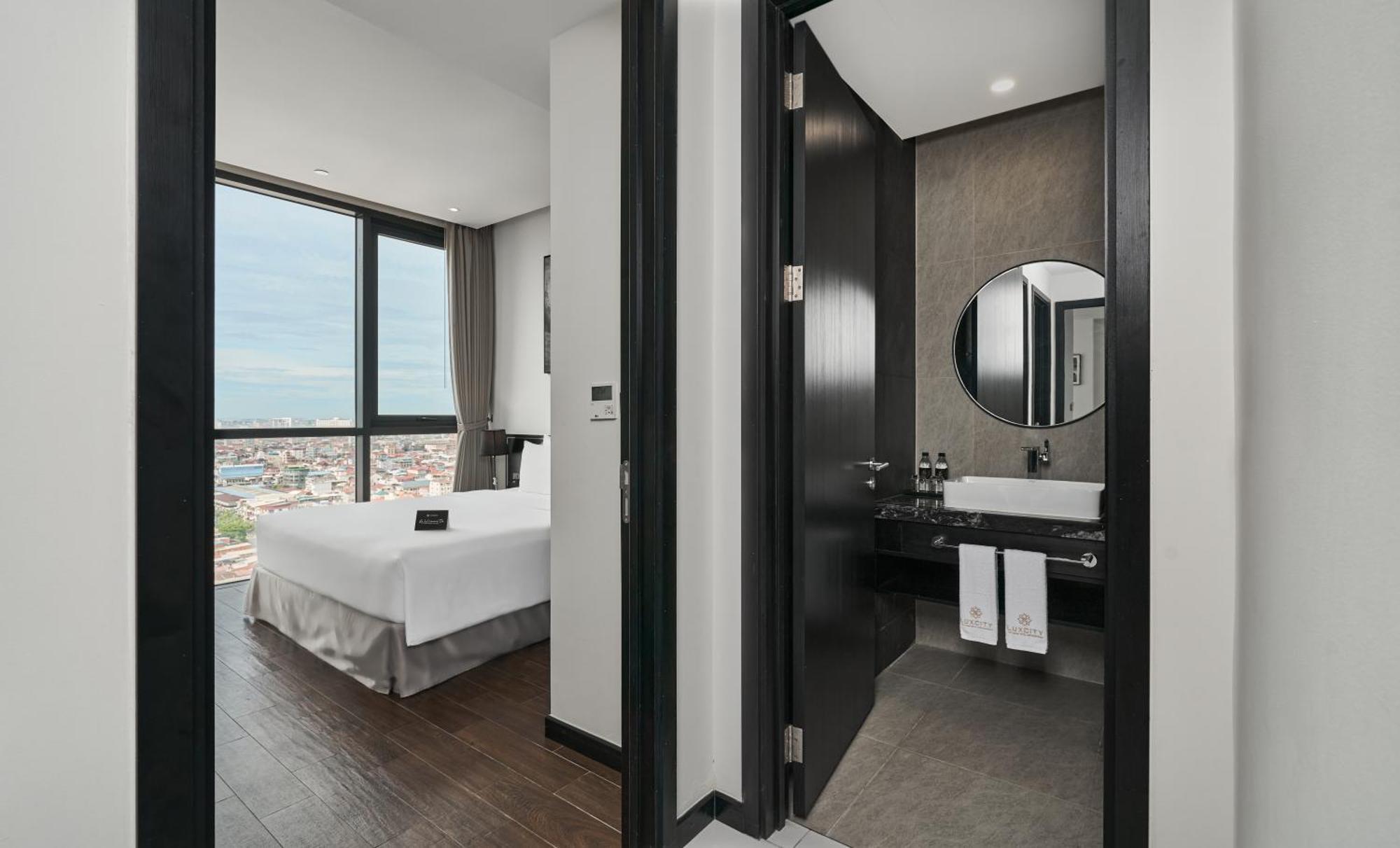 ไลวี อิงค์ โฮเต็ล แอนด์ เรสซิเดนซ์ Hotel พนมเปญ ภายนอก รูปภาพ