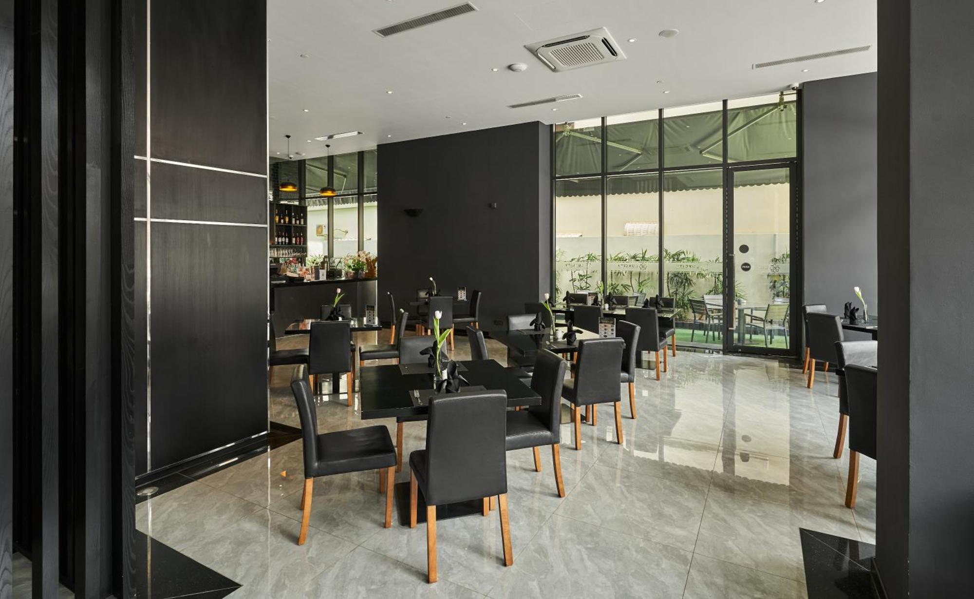 ไลวี อิงค์ โฮเต็ล แอนด์ เรสซิเดนซ์ Hotel พนมเปญ ภายนอก รูปภาพ