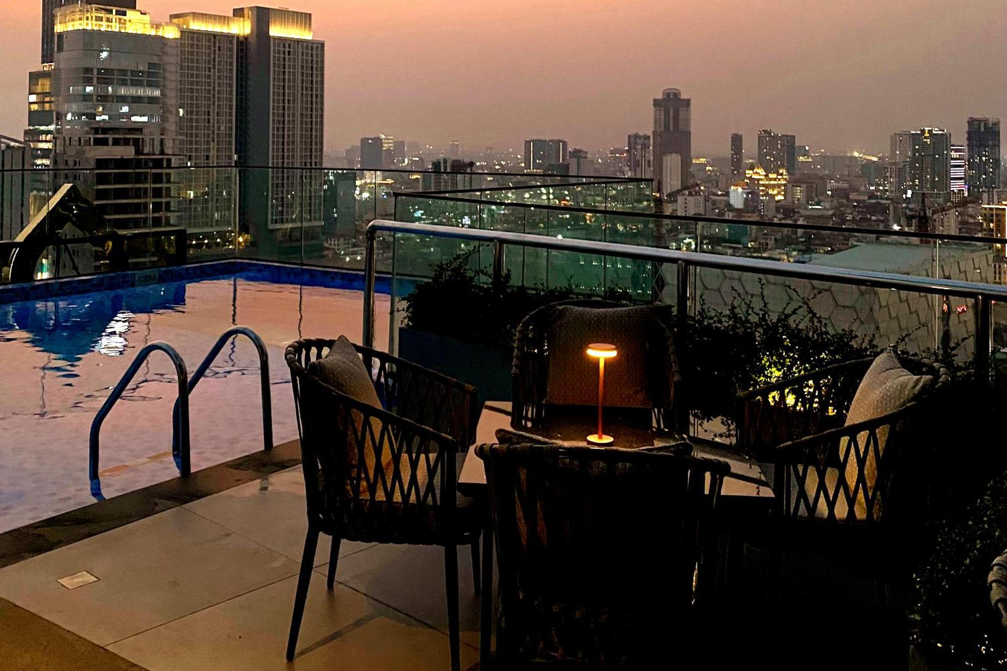 ไลวี อิงค์ โฮเต็ล แอนด์ เรสซิเดนซ์ Hotel พนมเปญ ภายนอก รูปภาพ